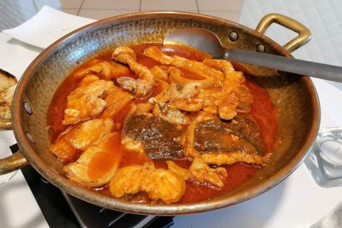 Brodetto tradizionale di Fano con rana pescatrice, razza, seppie e scorfano