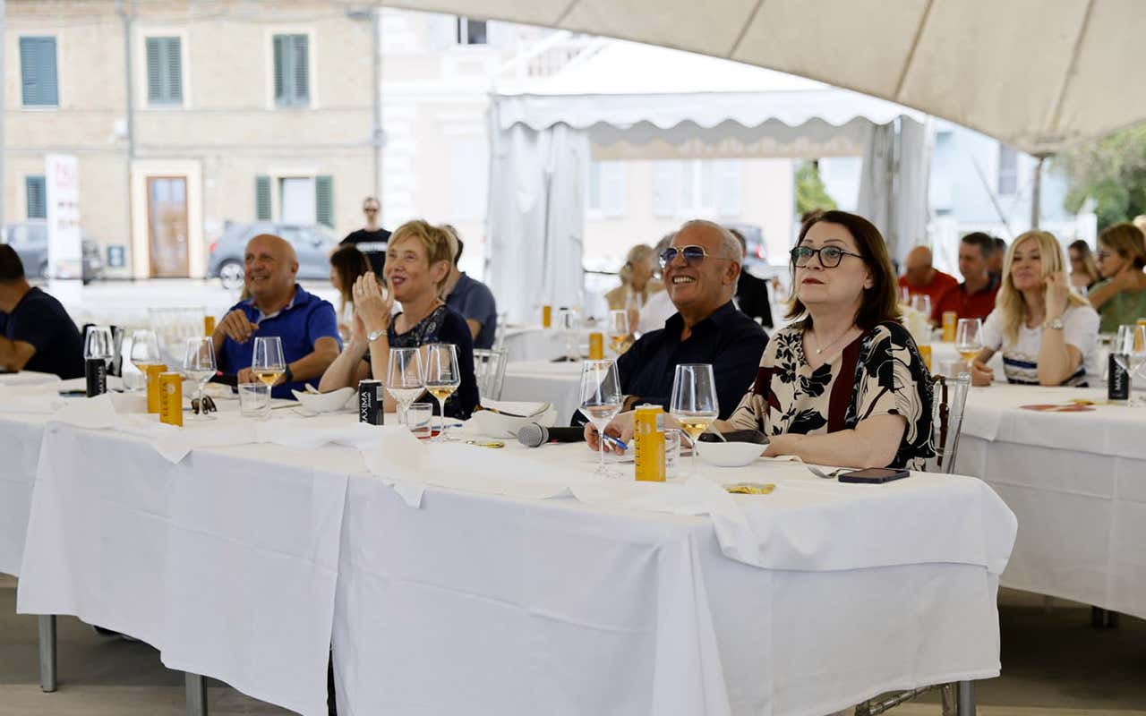 La giuria tecnica composta da Vincenzo d'Antonio, Manuela Soressi, Igles Corelli e Sonia Peronaci