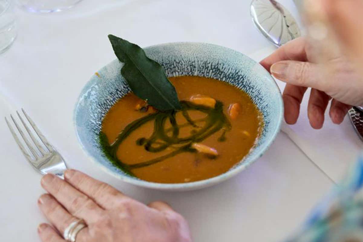 Il "Cremoso di Mare" di Maurizio Criscuolo è la miglior zuppa di pesce d'Italia 2026