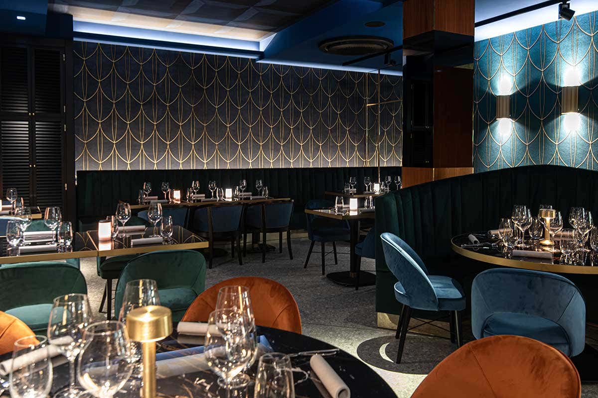 L'interno di Bros and Bun (credits: Aurora Scotto di Minico) Riapre Bros And Bun: in cucina David Loffredo, nel menu nuovi panini gourmet