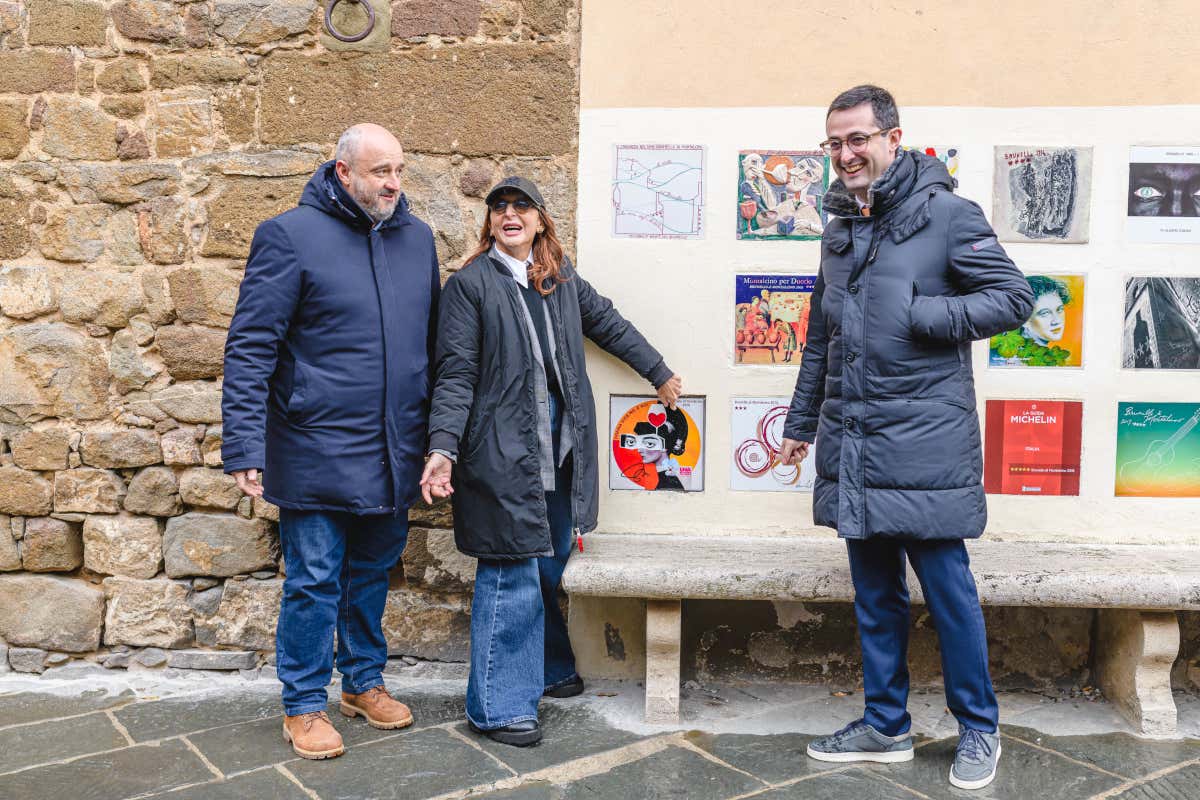 La mattonella-denuncia che porta a Montalcino il messaggio contro la violenza La mattonella-denuncia che porta a Montalcino il messaggio contro la violenza