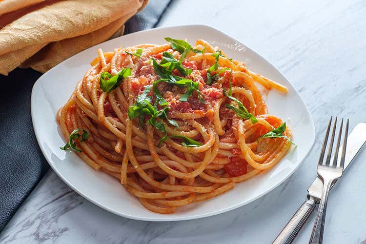 Un piatto di bucatini all'amatriciana - Il caso dei bucatini scomparsi Negli Usa penuria di pasta lunga