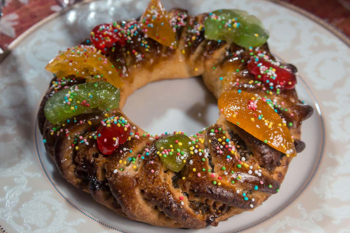 Alla scoperta del buccellato, il dolce di Natale che sembra un centro tavola Alla scoperta del buccellato, il dolce di Natale che sembra un centro tavola