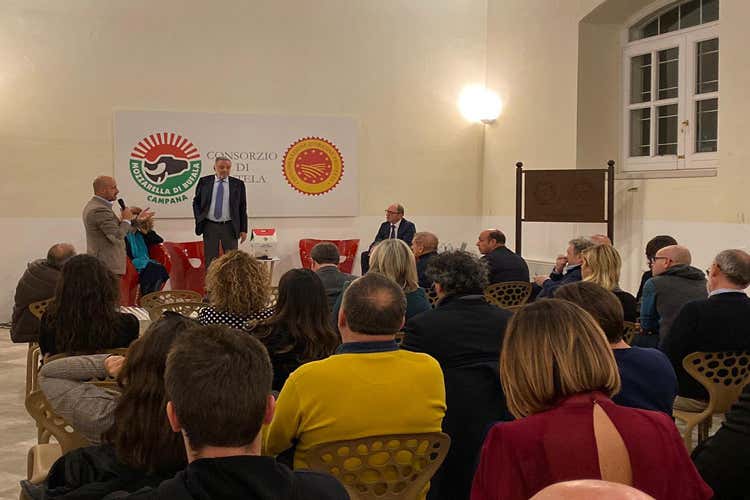 Un momento dell'intervento di Luigi Nicolais (La Bufala Campana cambia veste Presto imballaggi pi&ugrave; sostenibili)