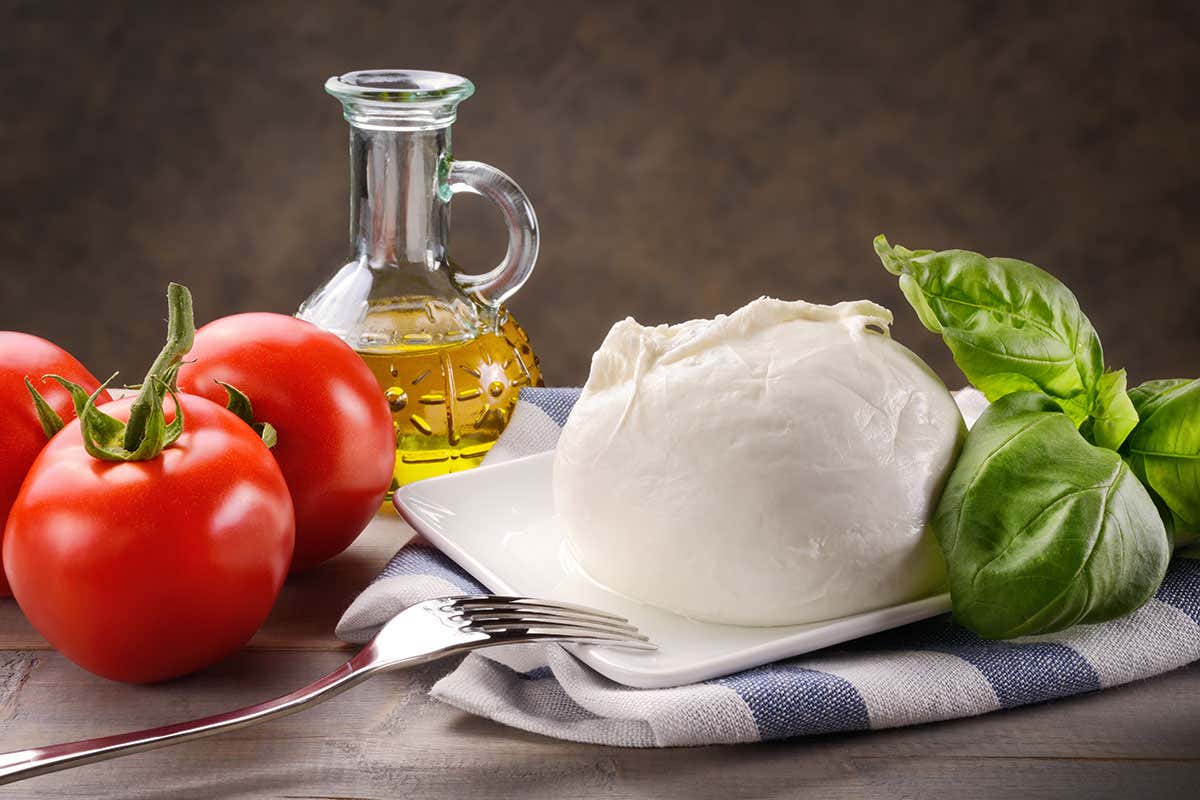 Accuse anche alla mozzarella di bufala Quante bugie sull'agroalimentare italiano! Ecco tutto quello a cui non credere