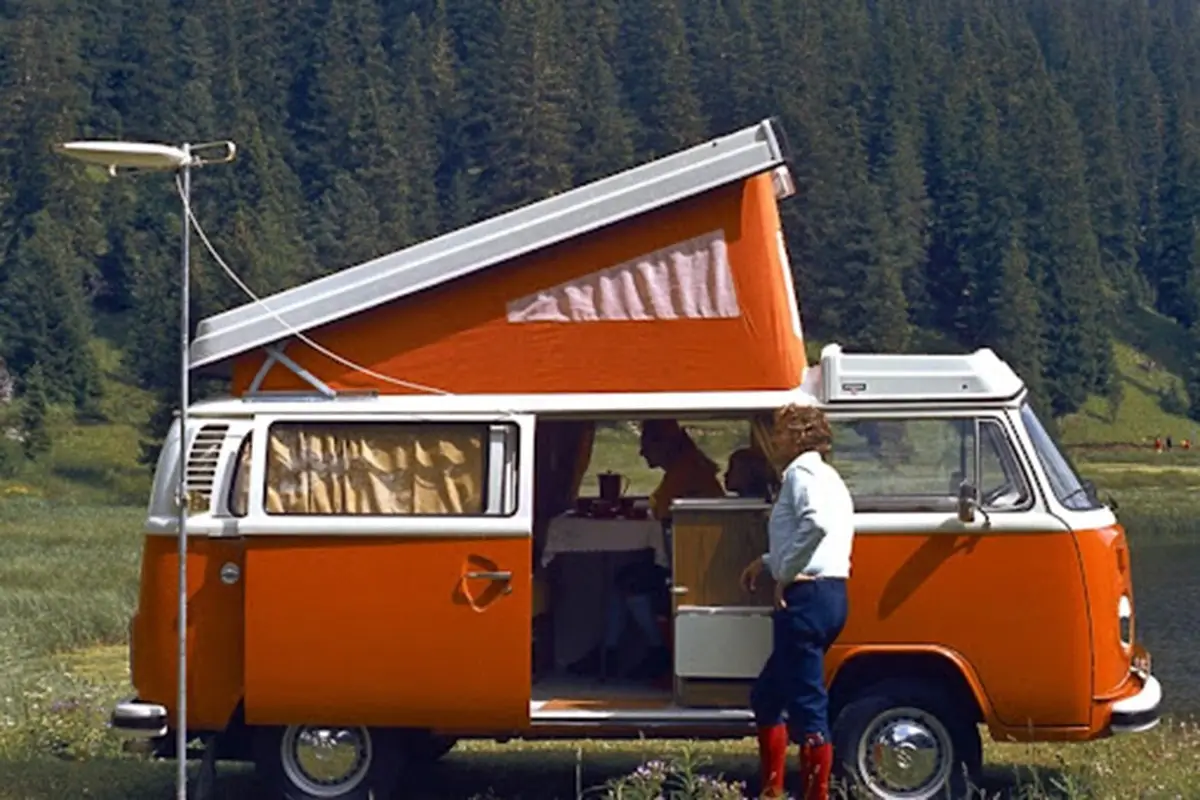 Wolkswagen Bulli. Fonte: Van generation Camper, ritorno al futuro. I trend d’autunno: agrisoste gratis e itinerari gourmet
