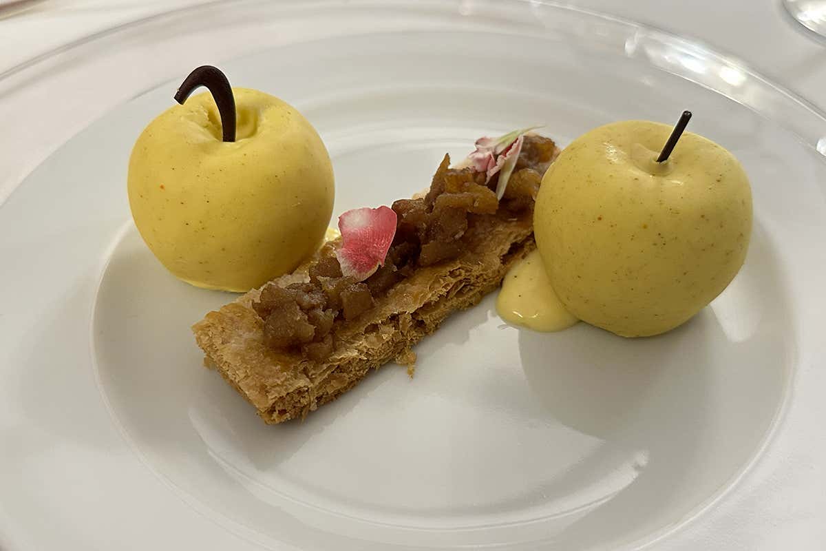 “Sembra una mela” dello chef Massimiliano Tusetti del Ristorante Al Filò di Bormio (So)