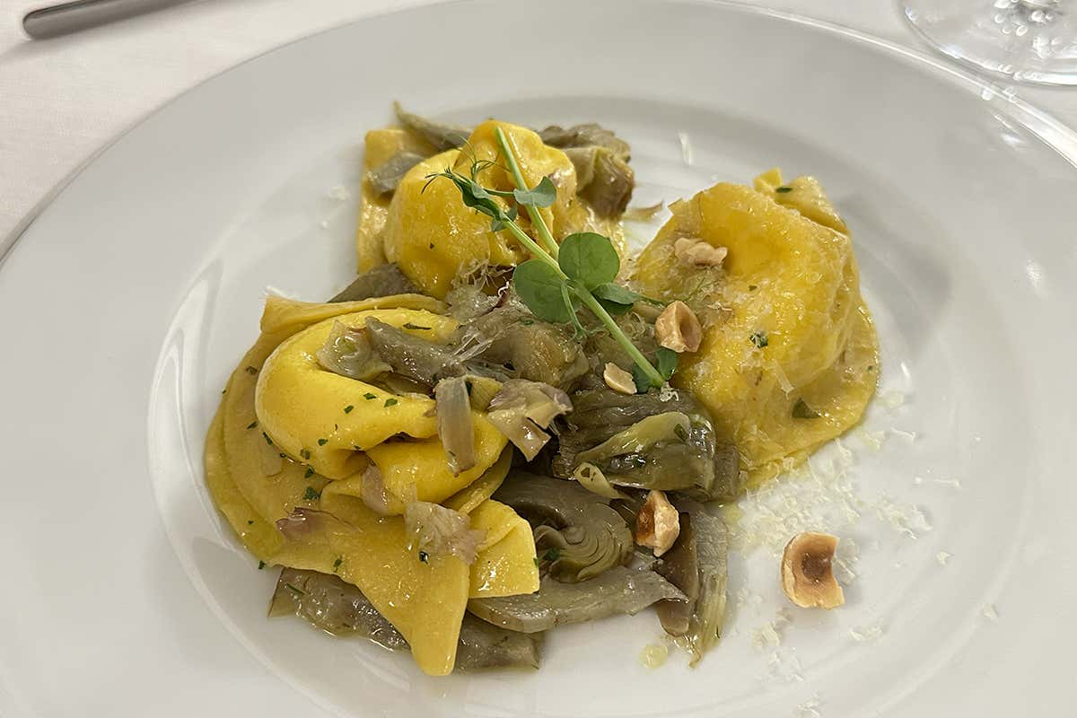 Tortelli di patate, ricotta e storione tibetano dello chef Maurizio Lazzarin de La Serra Bistrot di Vezio di Perledo (Lc),