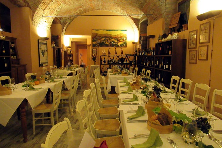 La sala del ristorante (I buongustai orobici scoprono il Piemonte a due passi da Bergamo)