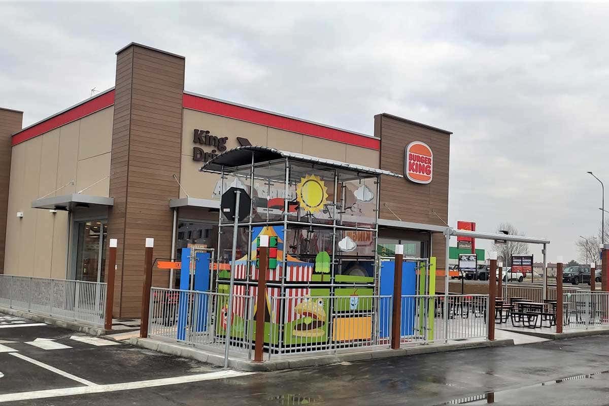 Il ristorante Burger King di Novara Burger King apre a Novara: locale di 450 mq con 196 posti a sedere Il ristorante Burger King di Novara Burger King apre a Novara: locale di 450 mq con 196 posti a sedere