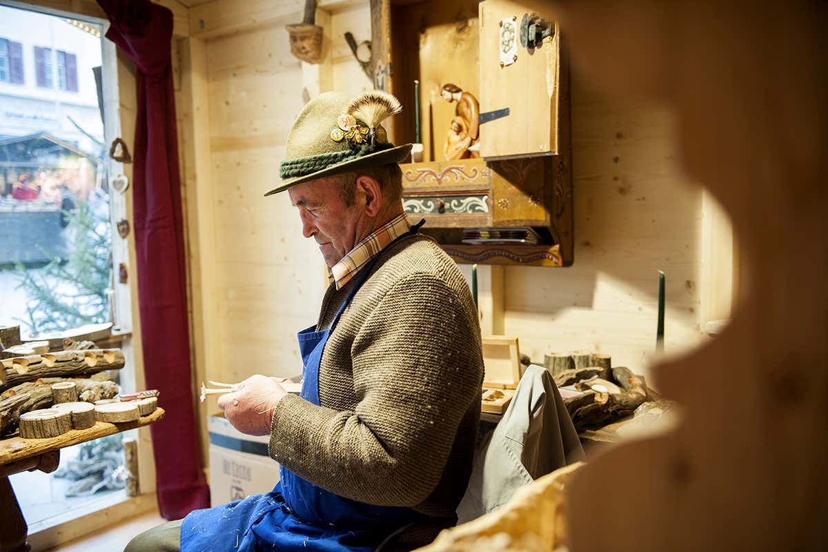 Vivere Merano a Natale: mercatini, luci e magia tra musiche e laboratori Vivere Merano a Natale: mercatini, luci e magia tra musiche e laboratori