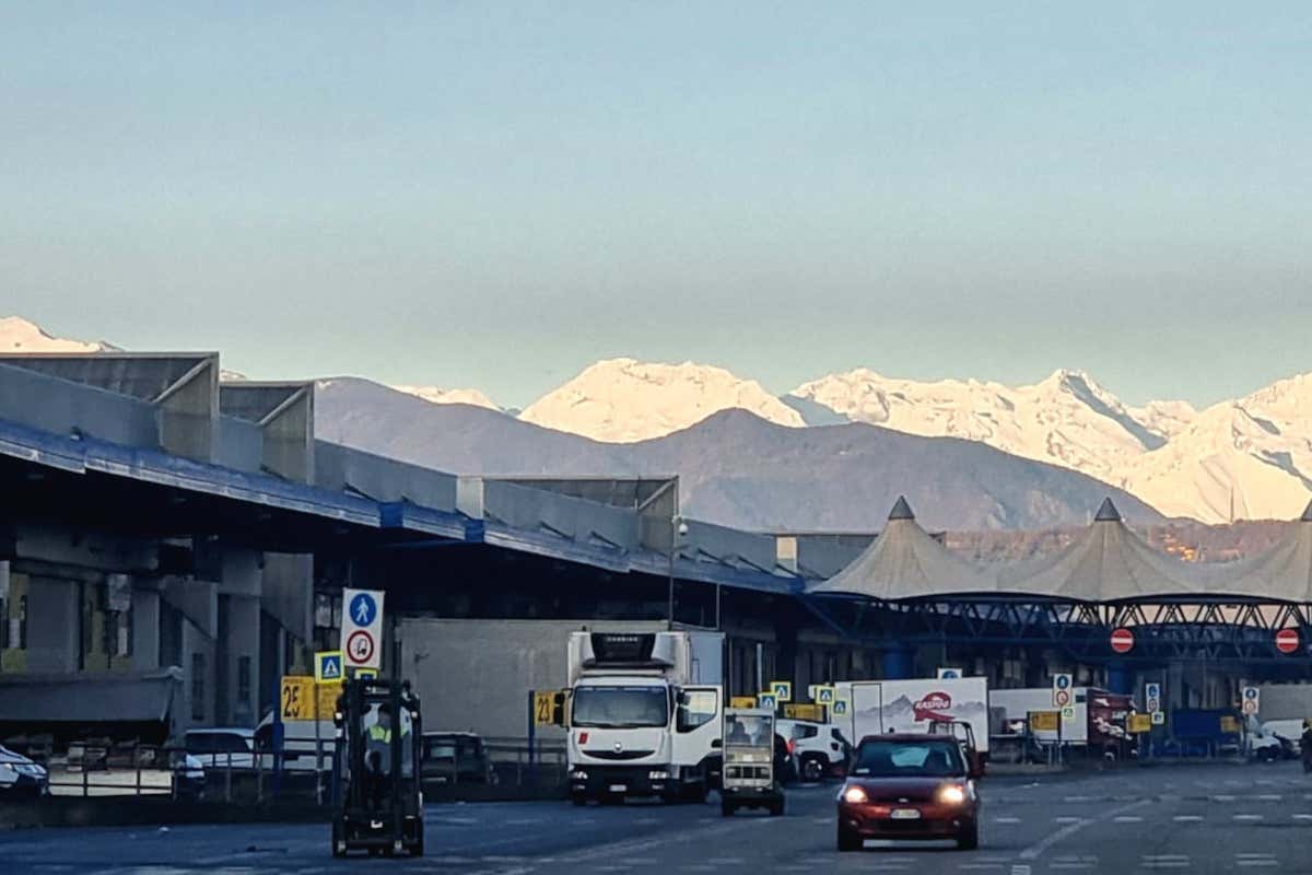 Addio apertura alle 3 di notte? A Torino esplode il caso mercati generali Addio apertura alle 3 di notte? A Torino esplode il caso mercati generali
