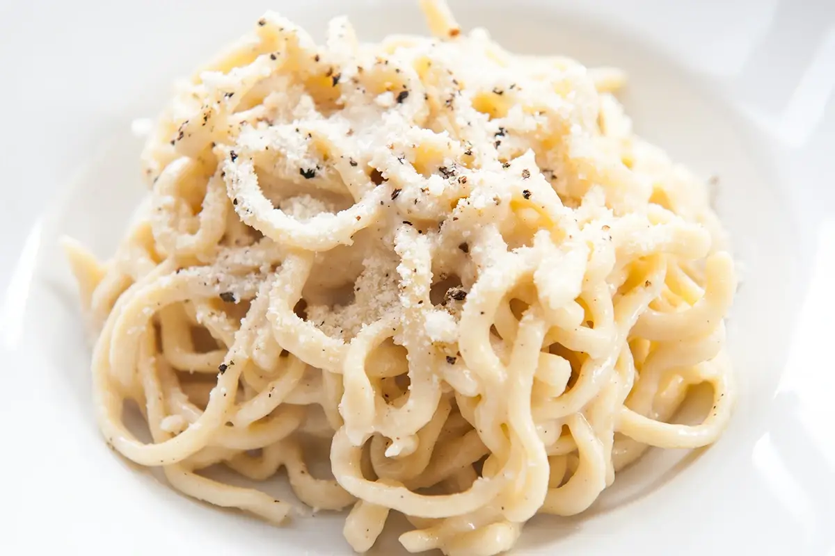 Cacio e pepe &ldquo;Panza mia fatte capanna&rdquo;: alla scoperta dell&rsquo;enogastronomia laziale