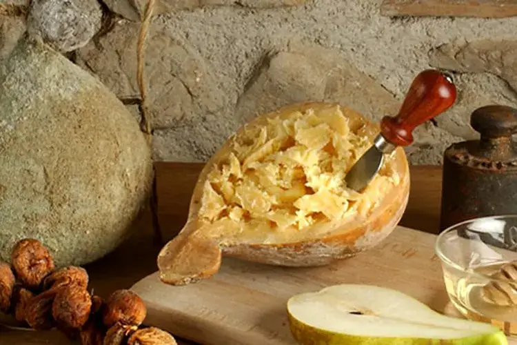 Il Caciocavallo podolico (Avellino Today) Basilicata, terra ricca di storia e di sapori imperdibili