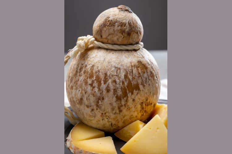 Caciocavallo Podolico del Gargano.Figlio di un mestiere antico e faticoso