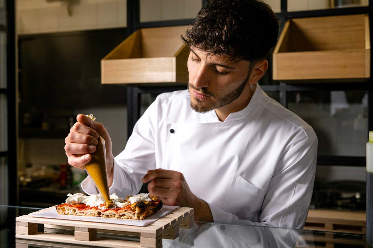 Il pluripremiato pizzaiolo Alessandro Santilli
