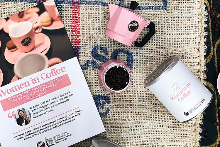 “Women in Coffee” è un progetto finalizzato a raccogliere fondi per sostenere l'avvio di una micro torrefazione gestita da una comunità di 20 donne nella contea di Hondo Valle in Repubblica Dominicana (Il caffè è anche... rosa A tu per tu con Carolina Vergnano)