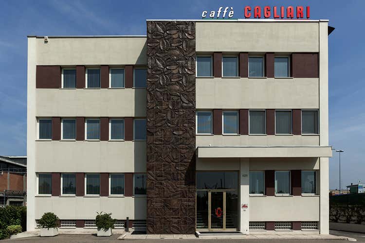 La sede della storica torrefazione modenese (Caff&egrave; Cagliari compie 110 anniAd Host con una miscela 100% bio)
