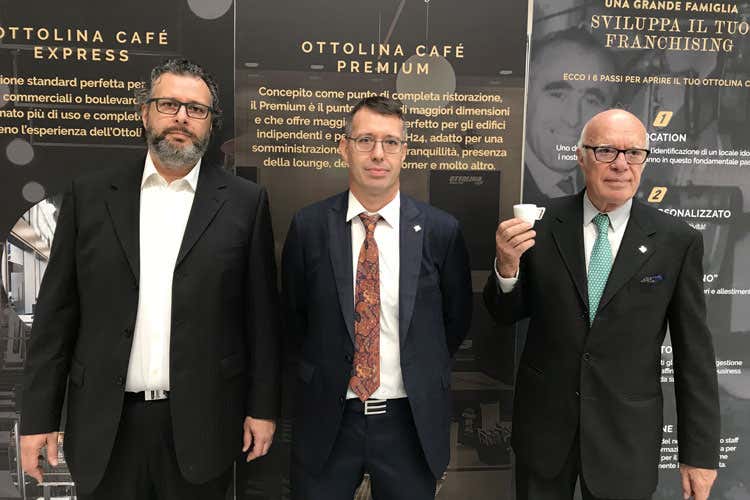 Fabio Massimo, Stefano e Remo Ottolina (Caffè Ottolina celebra i 70 anni di attività) Fabio Massimo, Stefano e Remo Ottolina (Caffè Ottolina celebra i 70 anni di attività)