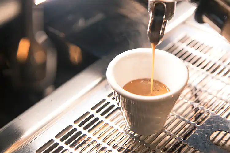 Una tazzina di espresso Caff&egrave;: Lavazza e Torrefazione Griso, due italiane nella Top 5 mondiale