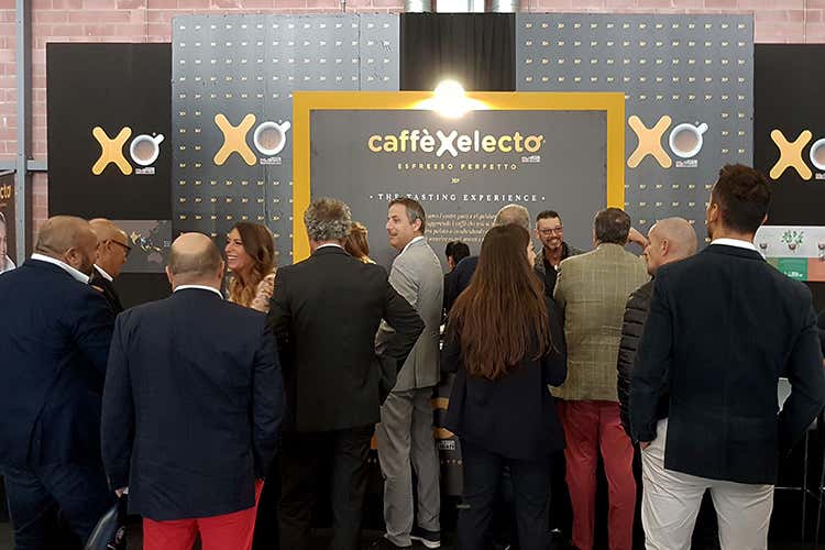 Lo stand Xelecto (Un caff&egrave; tra tanti champagne Xelecto in fiera a Modena)