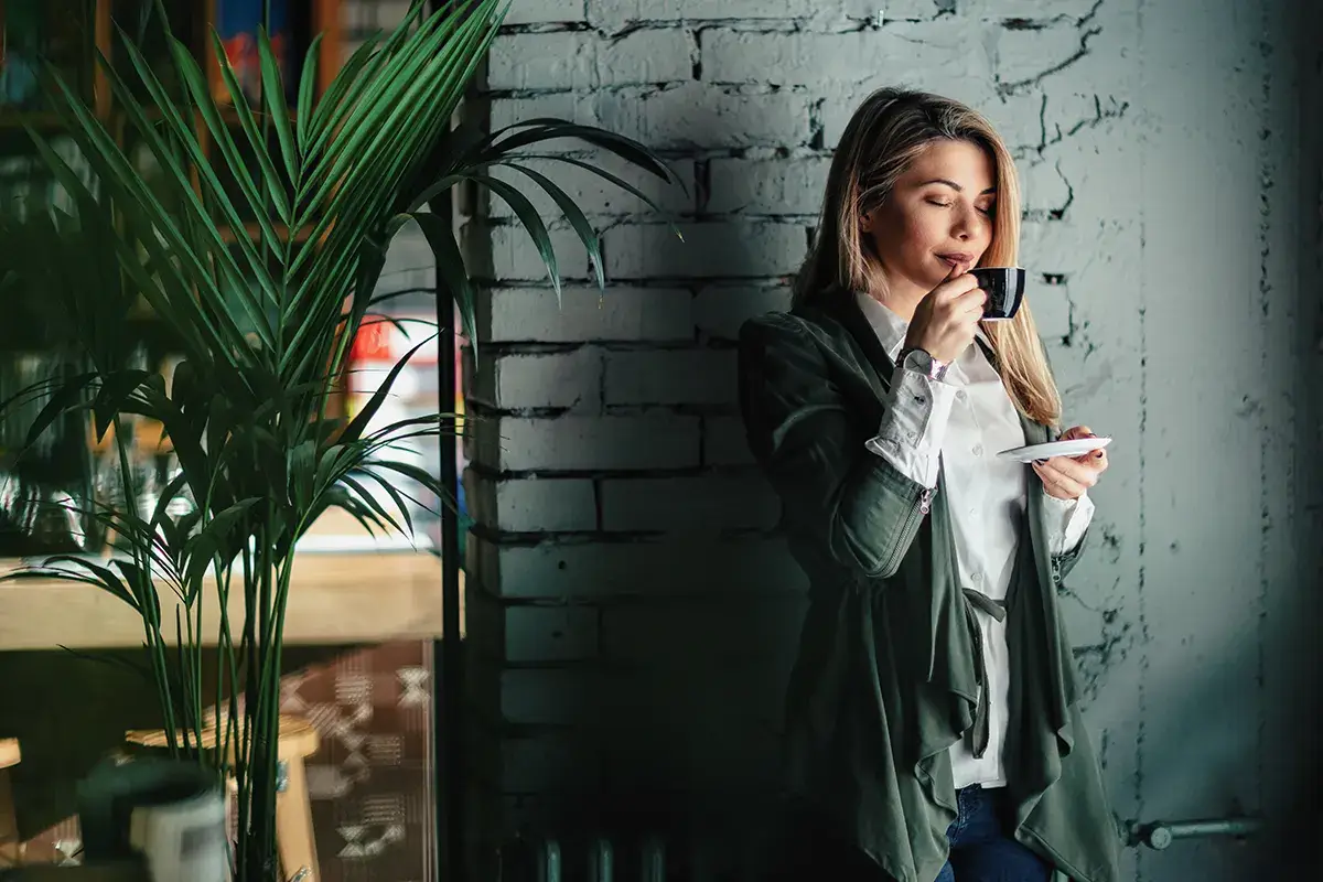 Caff&egrave; non pericoloso se bevuto con moderazione Concedersi un caff&egrave; si pu&ograve;, ma serve uno stile di vita sano