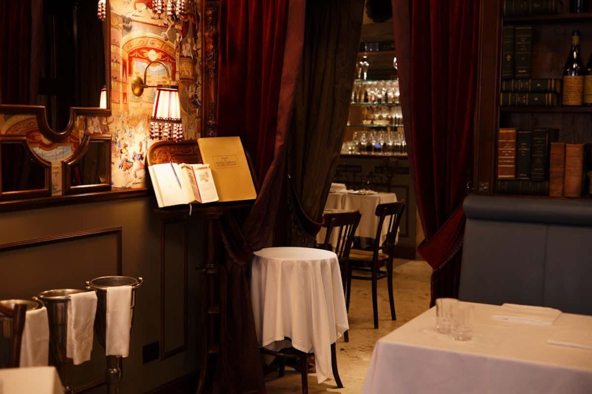 Particolare della sala del ristorante Caffè Carducci