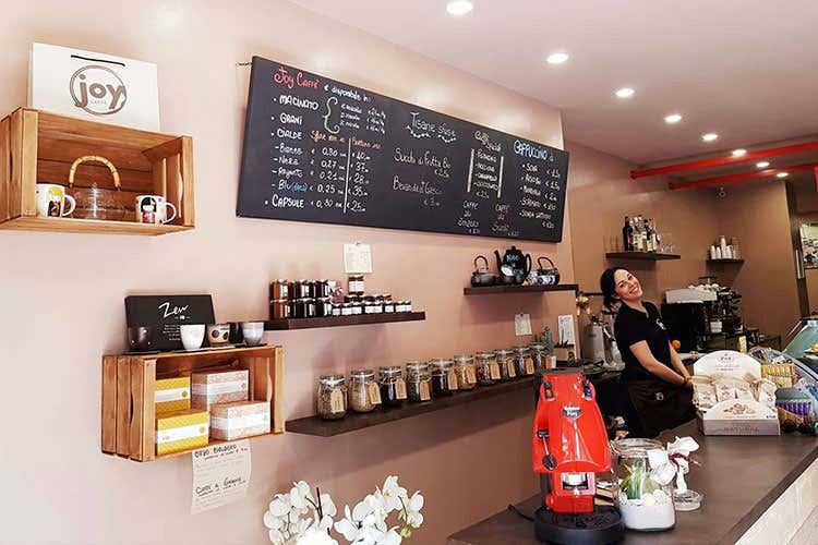 (Una caffetteria piena di Gioia ad Ancona) (Una caffetteria piena di Gioia ad Ancona)