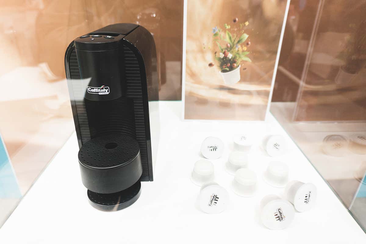 Dalle capsule compostabili alla plastica riciclata: il caffè diventa sostenibile