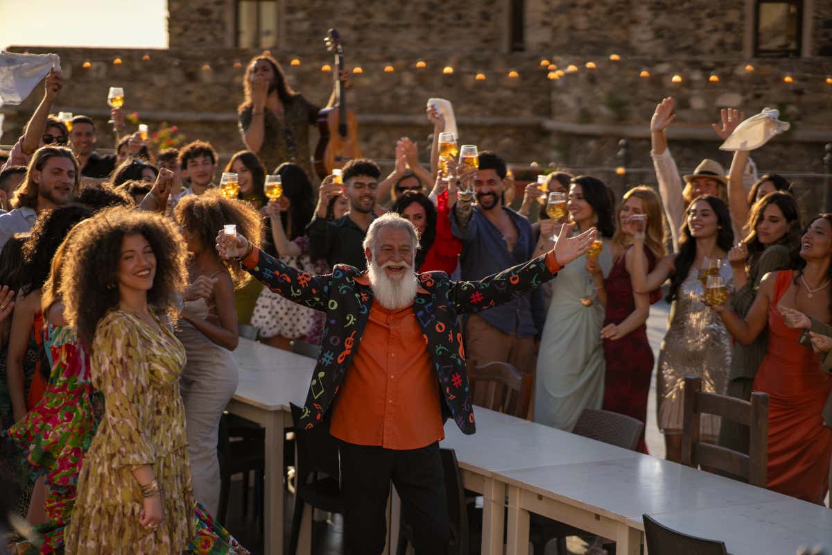 Una scena all'insegna della convivialità della nuova pubblicità di Vecchio Amaro del Capo