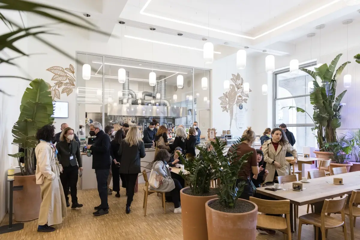Ha riaperto il Caff&egrave; Triennale (foto Gianluca Di Ioia) Il Caff&egrave; Triennale riapre i battenti nel segno della sostenibilit&agrave;