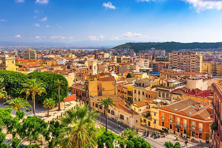 200 i manifestanti che hanno occupato piazza Garibaldi a Cagliari A Cagliari ancora proteste: «Vogliamo tornare a lavorare» 200 i manifestanti che hanno occupato piazza Garibaldi a Cagliari A Cagliari ancora proteste: «Vogliamo tornare a lavorare»