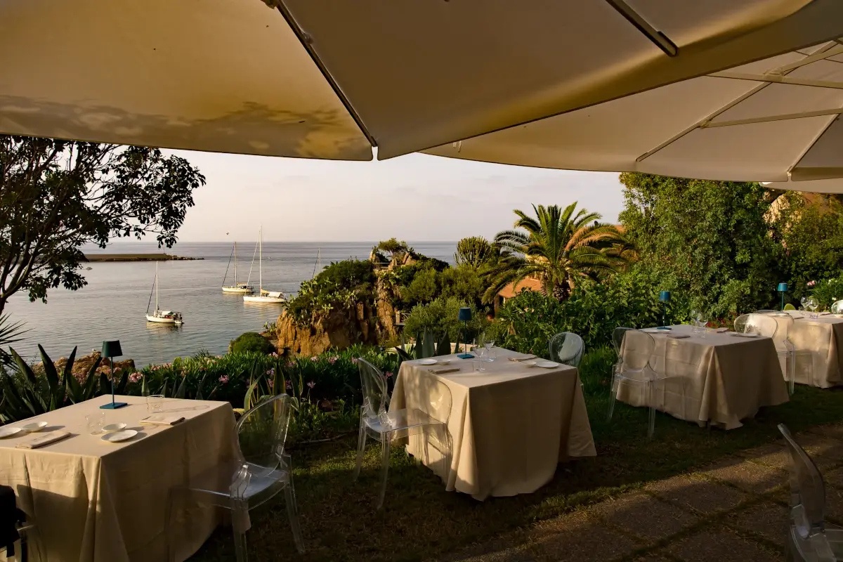 Il ristorante Cala Luna dell'Hotel Le Calette di Cefal&ugrave; Dalle Madonie alle Dolomiti: Dario Pandolfo al Merano Wine Festival