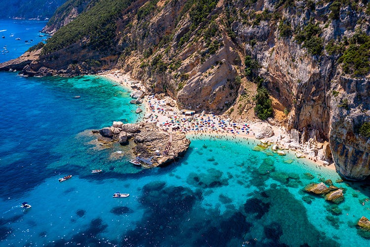 A Ispuligedenìe (Cala Mariolu) potranno entrare 700 persone Numero chiuso e ticket d’ingresso Così la Sardegna tutela le spiagge