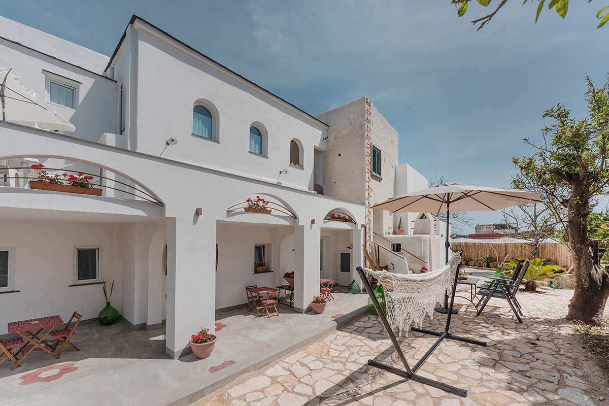 Cala Cala Rooms realizzato in un antico casale Procida “dentro”: viaggio tra ristoranti e alloggi in cui assaporare la vera bellezza Cala Cala Rooms realizzato in un antico casale Procida “dentro”: viaggio tra ristoranti e alloggi in cui assaporare la vera bellezza