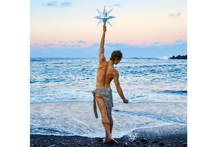 Uno scatto del calendario Lavazza 2020 (David LaChapelle firmail calendario Lavazza 2020)