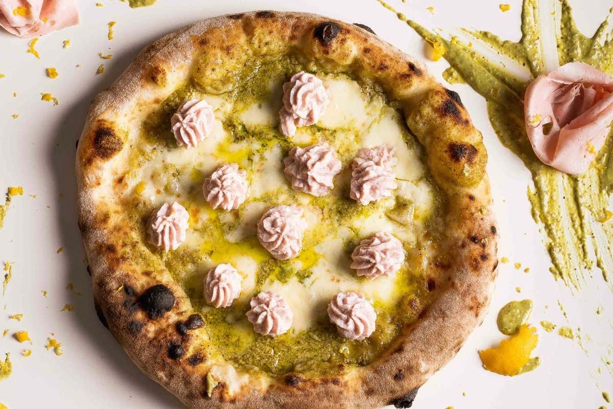 Cambia-Menti, la pizzeria con l'orto verticale a due passi dal forno