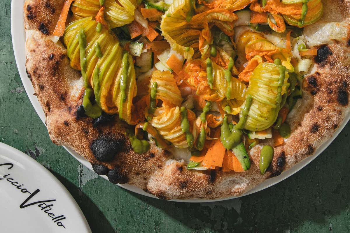 Cambia-Menti, la pizzeria con l'orto verticale a due passi dal forno