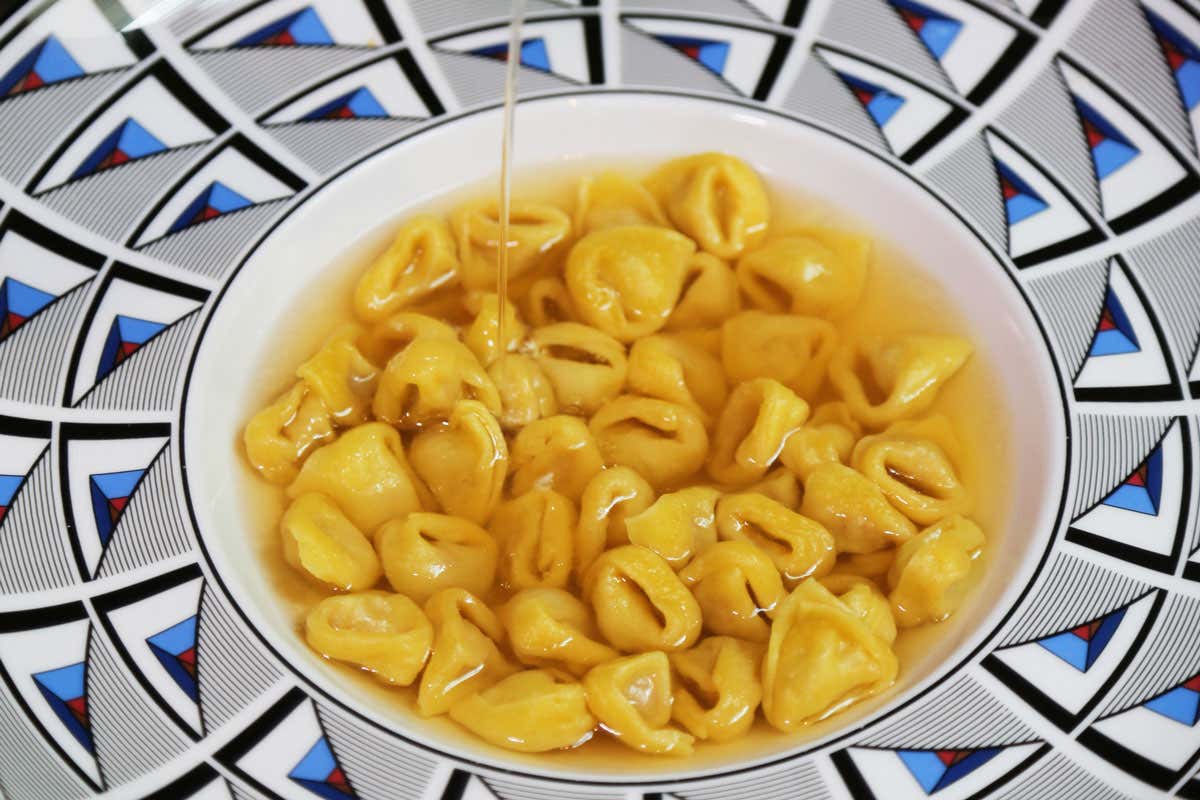 Sapevi che a Bologna puoi mangiare la vera lasagna a sette strati? Ecco dove provare una tra le più iconiche