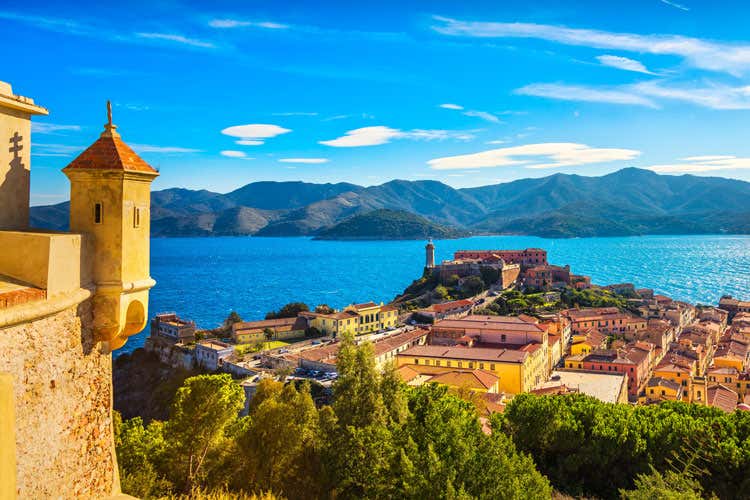 (Camere gratis all’Isola d’Elba se piove più di due ore al giorno)