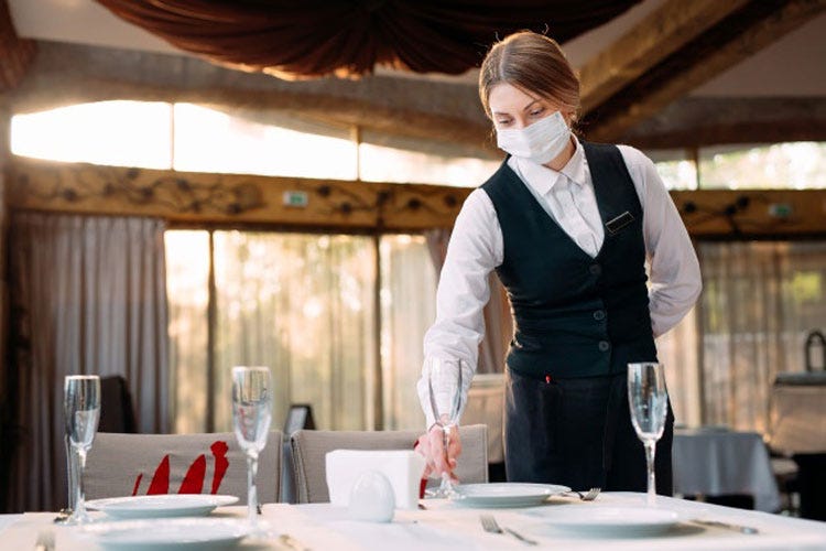 Per i camerieri obbligatorie le mascherine, non i guanti - Misure sostenibili per i ristoranti Cursano: Ma serve tempo per aprire