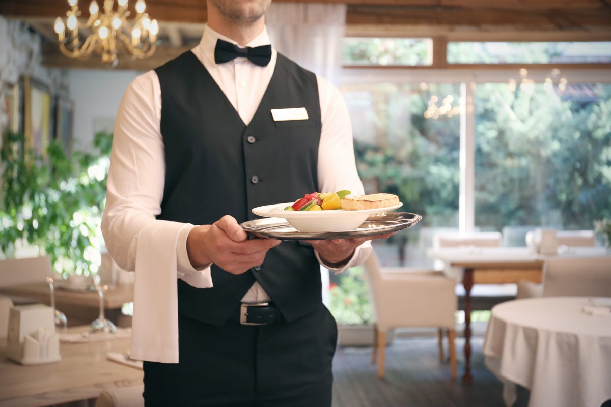 Potrebbe esistere una ristorazione senza i camerieri?