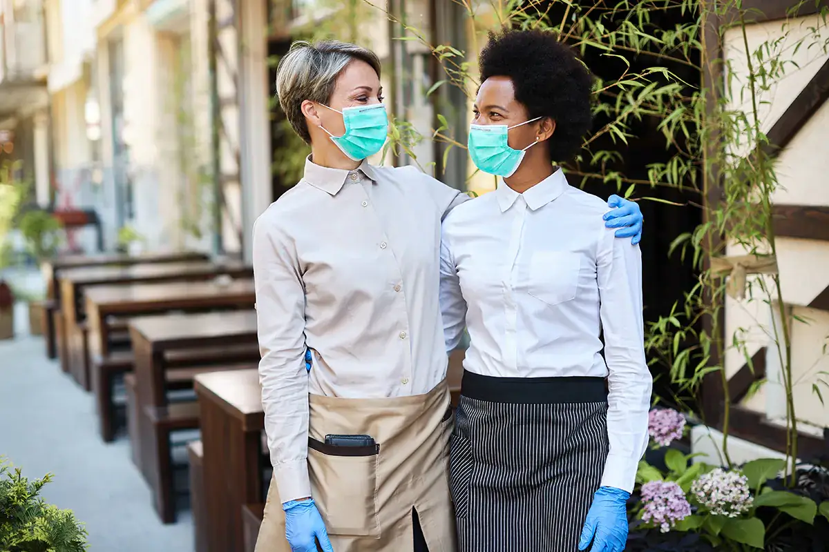Fra le categorie coinvolte dall'estensione del green pass ci sono i lavoratori di bar e ristoranti Green pass, il dossier accelera. Verso l'obbligo per il personale di bar e ristoranti
