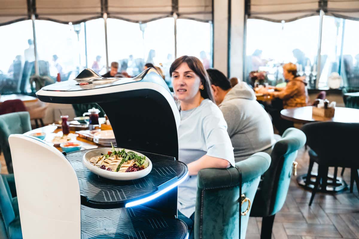 I robot camerieri devono rispettare le normative europee sulla sicurezza