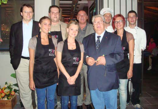 Il team della Locanda del Tempo Perso con Osvaldo Murri, il sindaco di Casalpusterlengo Flavio Parmesani ed Enrico Raso dell'Isnart