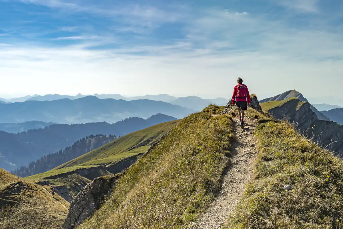 In molti, soprattutto i giovani, hanno riscoperto l&rsquo;esperienza del cammino I turisti del futuro? Sempre pi&ugrave; camminatori