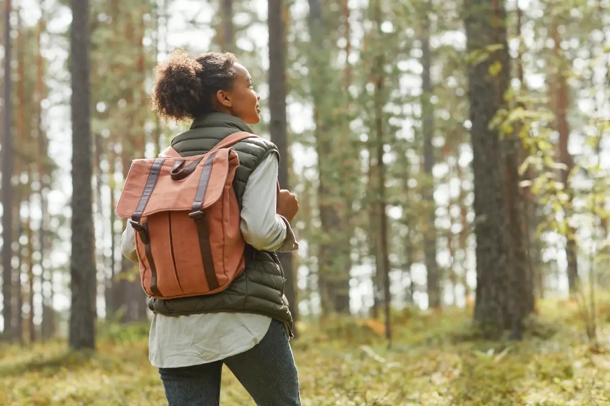 Tanti i benefici di camminare nei boschi I benefici dello Shinrin Yoku, il bagno della foresta