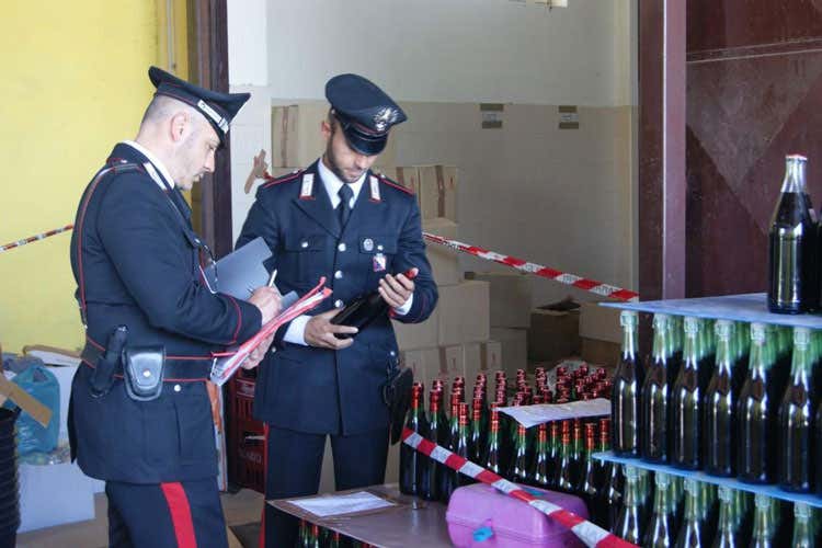 (Campagna di controllo del vino I carabinieri sequestrano 450mila litri) (Campagna di controllo del vino I carabinieri sequestrano 450mila litri)
