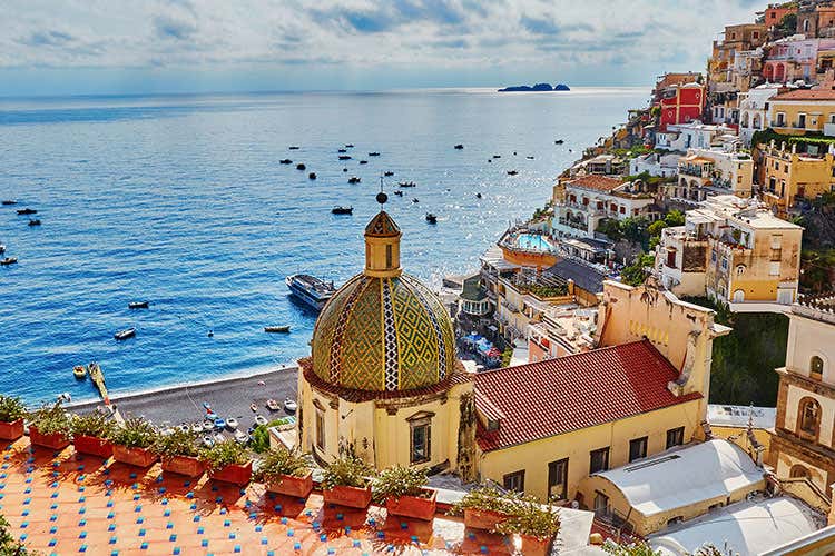 La Regione punta a vaccinare tutta la popolazione entro l'estate - Campania, isole covid free per rilanciare la stagione 2021