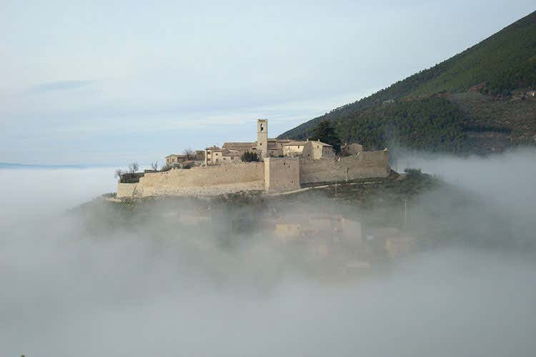 Campello Alto in Umbria dove ha sede l'albergo di Vincenzo Naschi - Il turismo deve fare squadra Oltre il ministero c'è da ricostruire